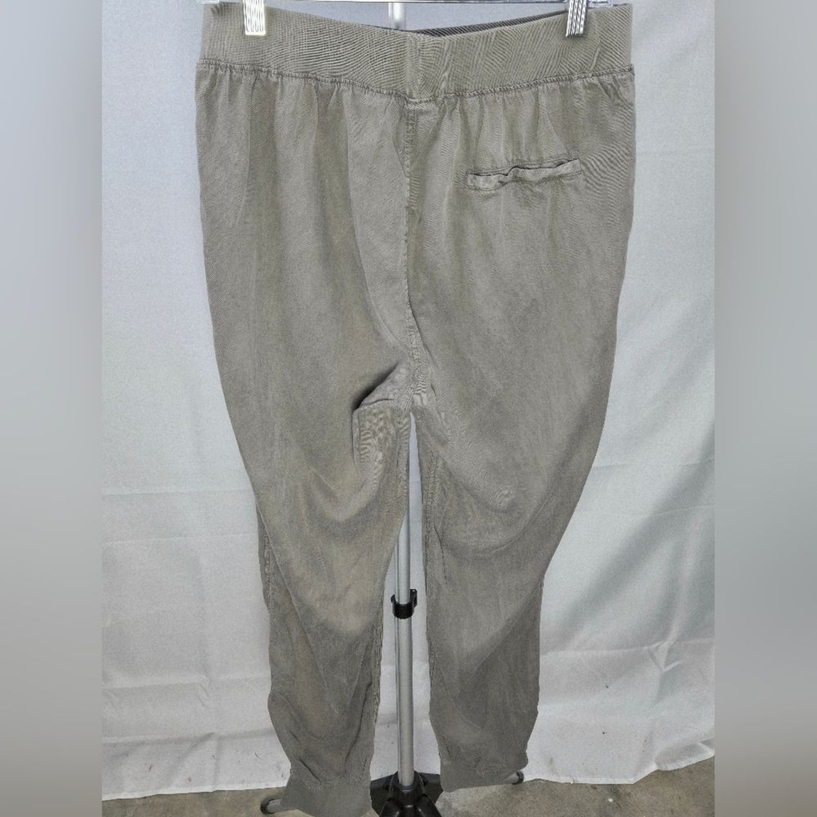 Faherty Arlie Day Elevated Basic Thyme Green Quie… - image 4