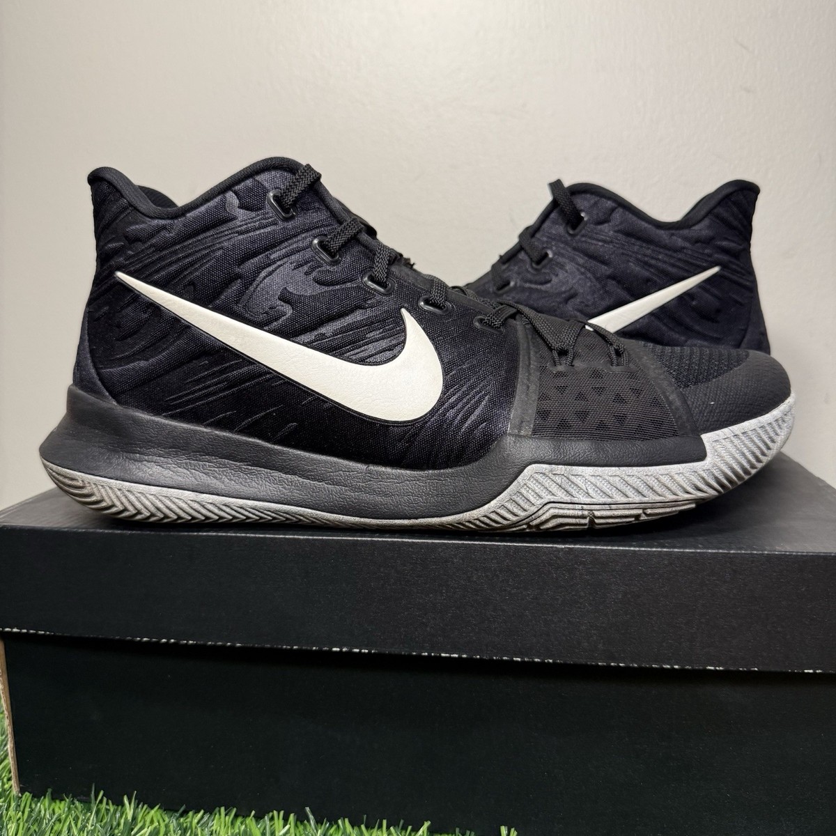Nike Kyrie 3 BHM Black History Month Irving Size 10 Sneakers w