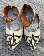 Nice pair of BB leather shoes size 9 circa 1900