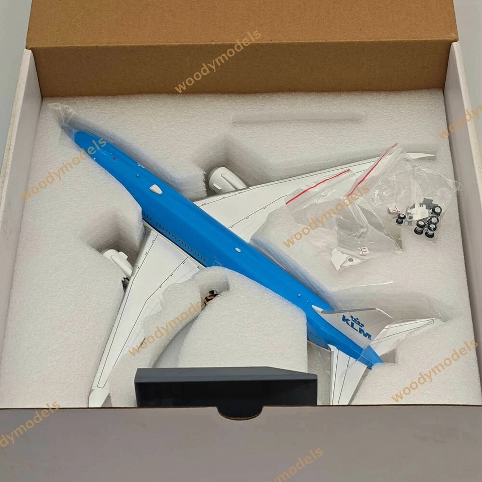 1/200 KLM ROYAL DUTCH AIRLINES BOEING 787-9 PH-BHA Passenger Airplane Diecast - Image 2 of 4