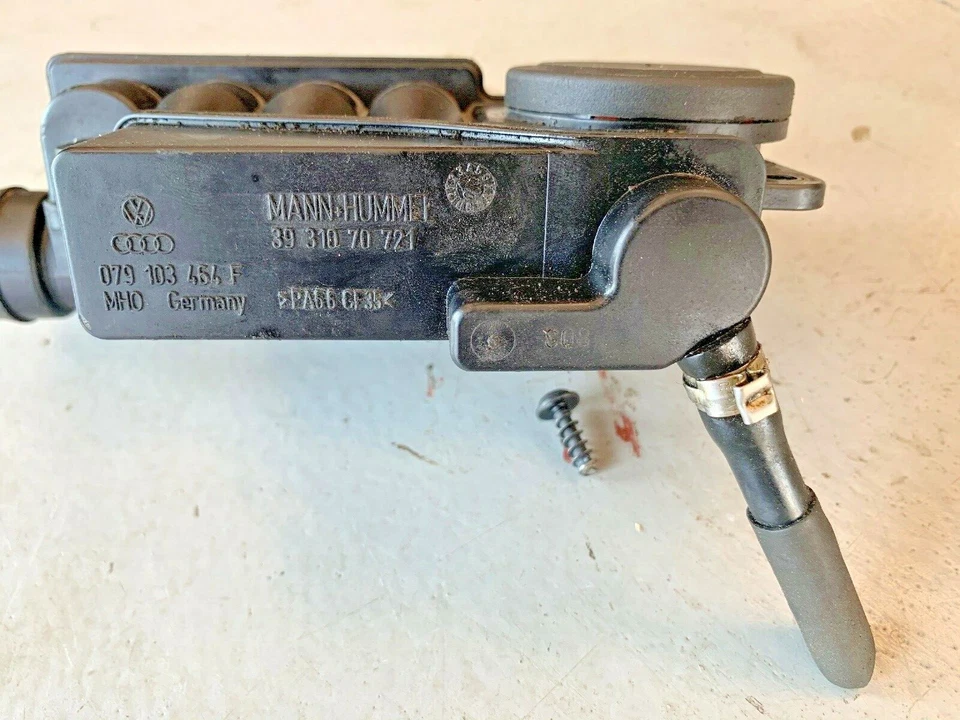 Сепаратор масла двигателя Audi A8 Quattro 4,2 л V8 2004-2010 годов выпуска 079103464F - Изображение 3 из 4