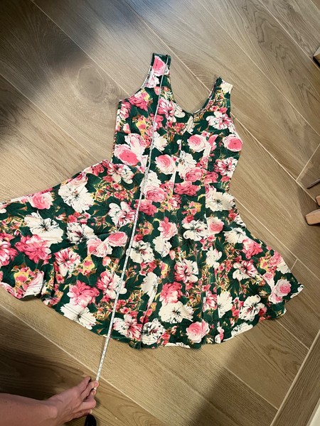 grünes Kleid mit Blumen-Muster, Grösse M