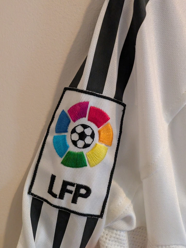 David Beckham Signed Real Madrid Shirt Printed Autograph - Image 3 of 4