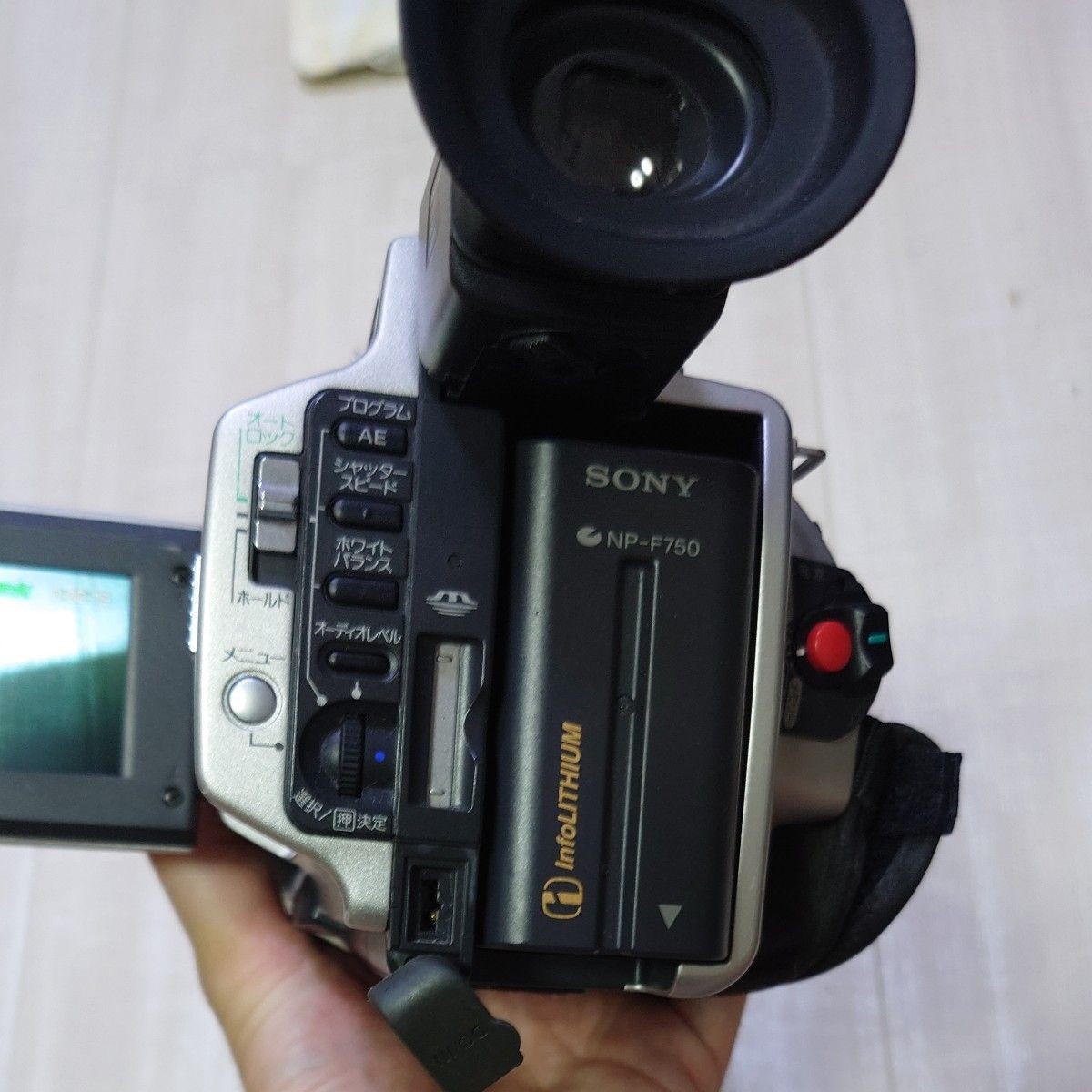 Sony DCR-VX2000 Camcorder 3CCD Mini DV Digital Camcorder w