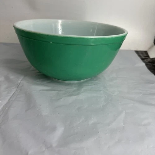 Vintage PYREX 403 Primary Color Green 2.5 Quart Mixing Nesting Bowl USA