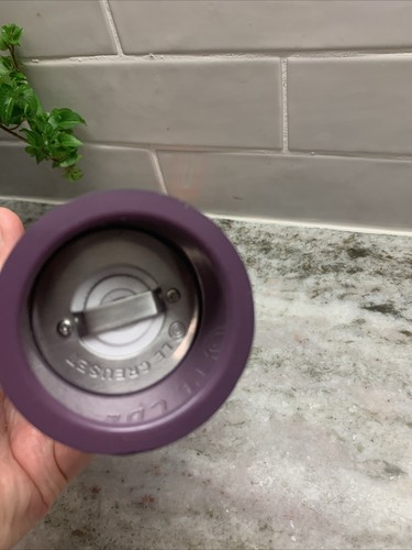 RARO Le Creuset 8" macinapepe/agitatore Cassis viola nuovo con etichette R19 - Foto 3 di 5