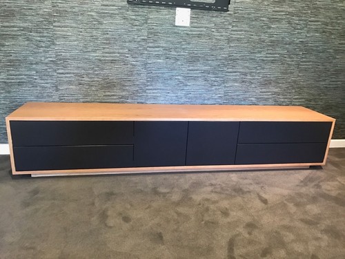 JANNA TV ENTERTAINMENT UNIT ETU AMERICAN OAK HARDWOOD 240 CM - Picture 4 of 6
