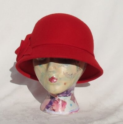 RIVIERA Trading US Women’s Large Red 100% Wool Felt Cloche Hat Floral  Gatsby