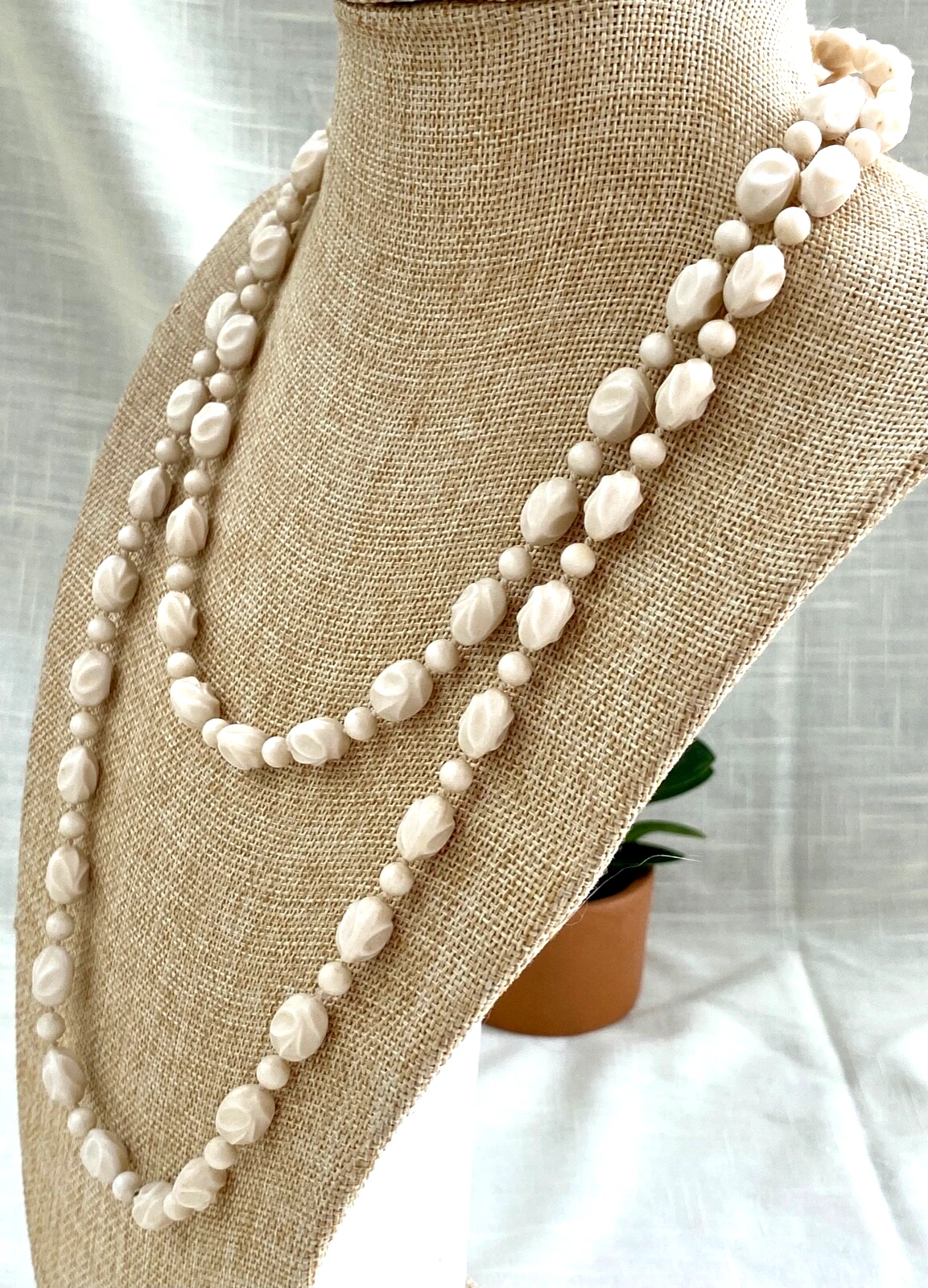 OFF WHITE Collana di perle testurizzate in celluloide bianca vintage lunga 46"