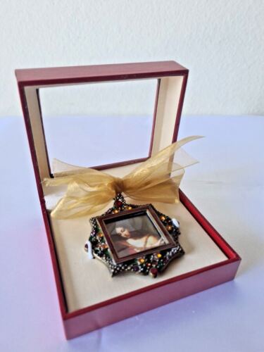Madonna Virgin Mary Photo Frame Religious Christmas Ornament Chain Ornament NEW - Picture 1 of 4