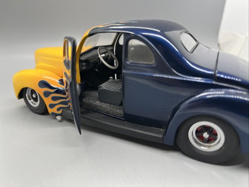 Danbury Mint 1940 Ford Custom Hot Rod 1/24 Diecast Scale - Picture 5 of 12