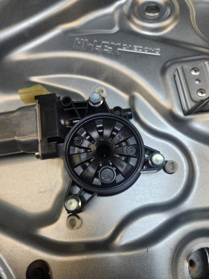 KIA SORENTO WINDOW REGULATOR REAR RIGHT DRIVER SIDE MK2 2010 - 2014 - Image 4 of 4