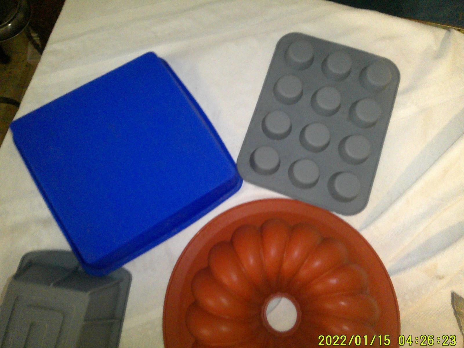 4 DIFFERENT SILICONE BAKING PANS LOAF BUNDT BROWNIE MUFFIN
Opens in a new window or tab
