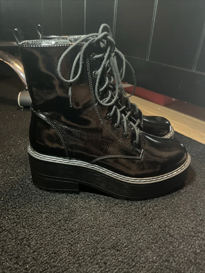 Soda - Botas de combate Epsom para mujer imitación charol negro talla 10 NUEVAS EN CAJA Foto 2 de 4