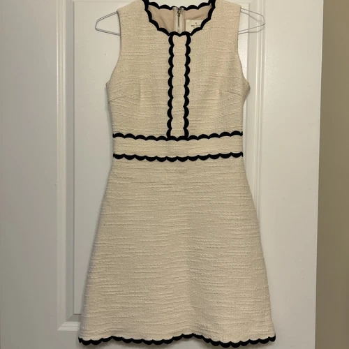 Abito tubino Kate Spade avorio testurizzato con orlo smerlato taglia 2 indossato in programmi TV