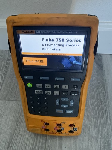FLUKE 753 DOCUMENTING PROCESS CALIBRATOR POWERS ON W/LEADS, USB CABLE, CHARGER
