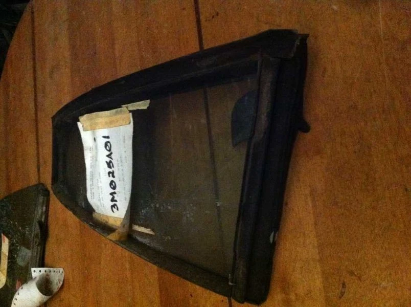 77 78 79 80 81 87 88 89 BONNEVILLE CONDUCTOR IZQUIERDO PUERTA TRASERA VENTILACIÓN CRISTAL TINTADO  Foto 4 de 4