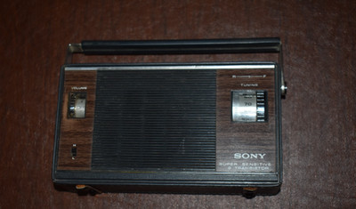 Vintage Sony Super Sensitive 9 Transister Radio Tokyo Japan 6R-33 *working* (SR)