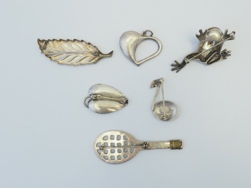 VTG sterling silver 6 pins brooches pile lot heart note tennis racquet frog leaf - Picture 2 of 6