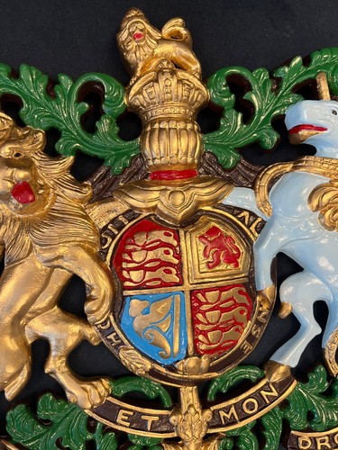 Royal Coat of Arms Cast Metal Sign Plaque Royal Crest Wall Hanger discounted - Picture 2 of 11