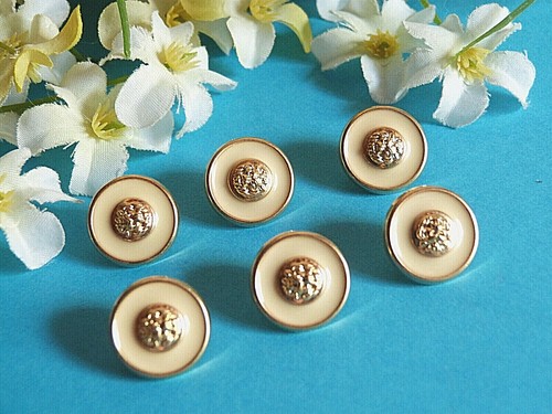 1113B Splendid Buttons "Napoli" Yellow Cream Gold Lot 6 Buttons EP 1970