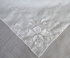 VINTAGE HANKY 1950s WHITE MADEIRA EMBROIDERED FLORALS HAND ROLLED EDGES APPLIQUE