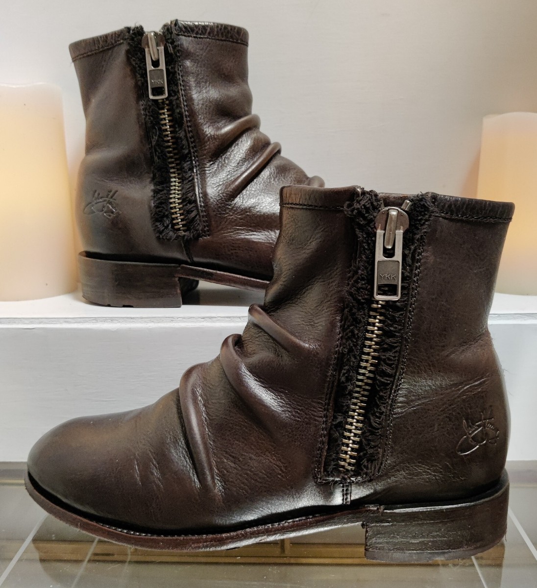 John Fluevog MALCOLM 2 Flat Zippered Ankle Boots Women display picture 2