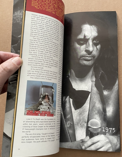 Vintage LIFE and CRIMES of ALICE COOPER Booked SIGNED / AUTOGRAPHED x3 - Picture 4 of 6