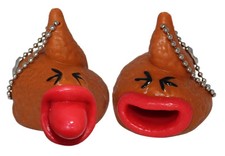 Llaveros de juguete Lucore Poop Poop con lenguas emergentes - 2 piezas mordaza novedosa
