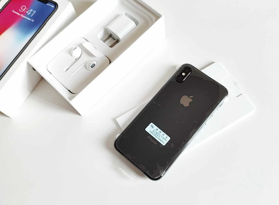 Apple iPhone X - 256 GB - Space Gray (Unlocked) - Image 4 of 4