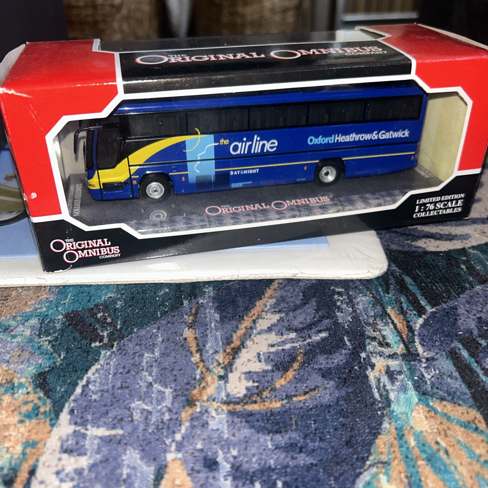 OOC PLAXTON EXCALIBUR COACH OXFORD BUS COMPANY THE AIRLINE 1/76 OM43309
