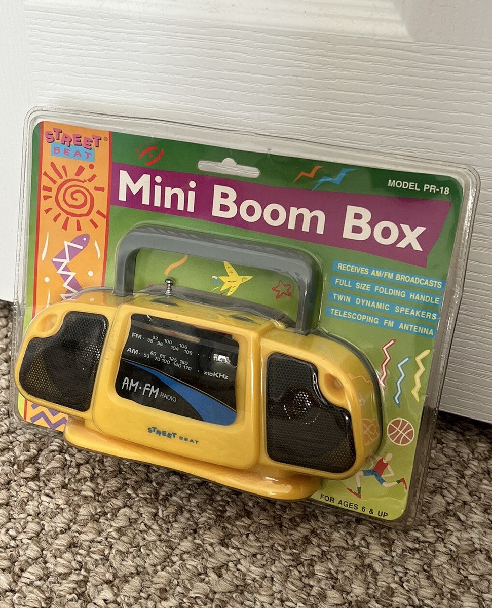Street Beat Mini Boom Box 1996 AM/FM Radio by Lenoxx Yellow PR-18