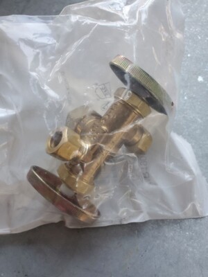 2 Pack - BrassCraft CR1901DVX R Dual Shutoff 1/2'' NOM x 3/8'' OD x 3/8'' OD COMP