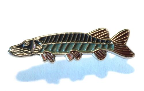 Pike Freshwater Game Fish Angling Fisherman Pin Angler Metal Enamel Badge NEW - Foto 1 di 2