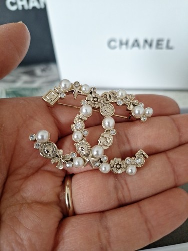 Schöne ❤️CHANEL Brosche❤️ , goldfarben mit Strass und Perlen besetzt, Edel ! - Bild 8 von 9