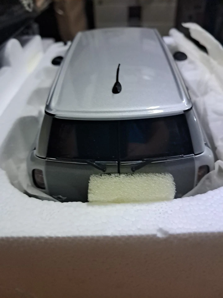 Kyosho Mini Cooper S Clubman  1/18 - Immagine 4 di 4