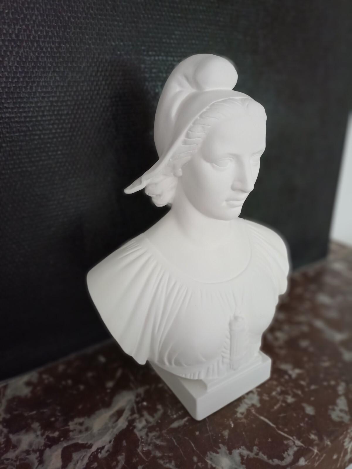 Buste Marianne Art Déco 1933, sculpture haut de gamme en staff blanc 48cm