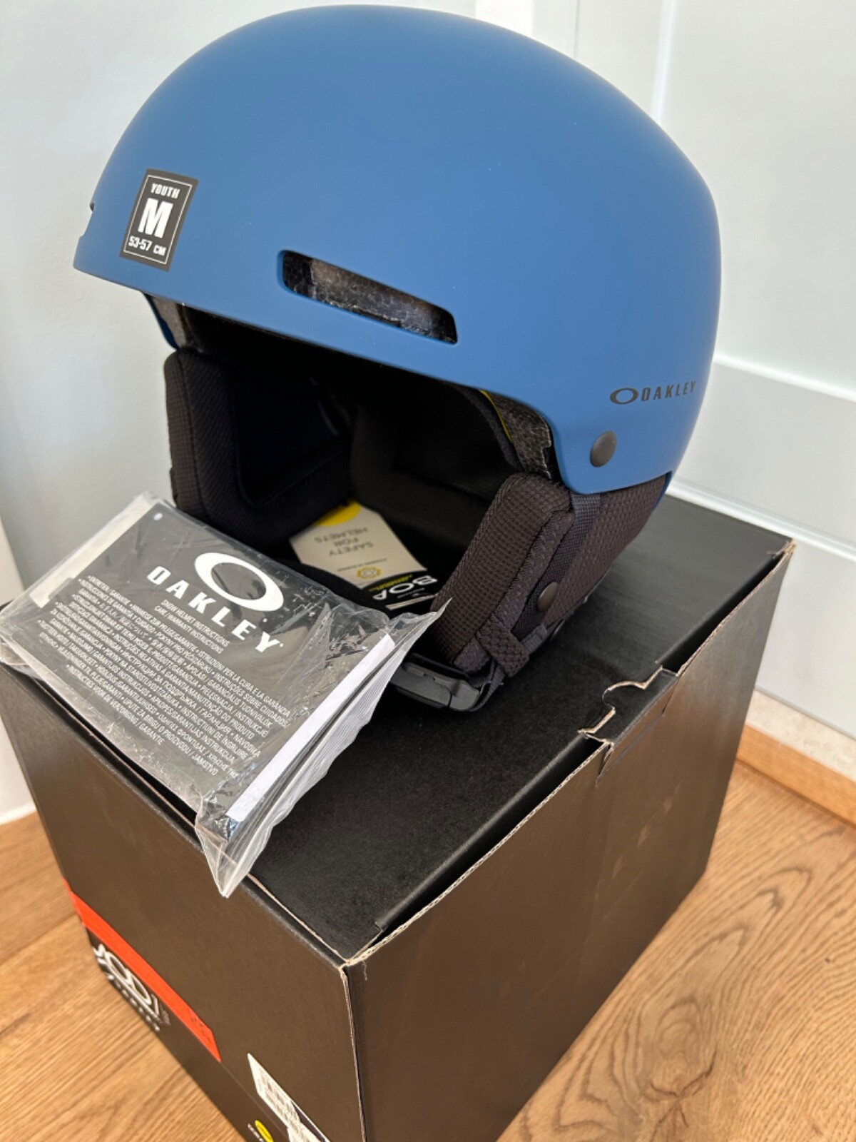 OAKLEY SKI AND SNOWBOARD HELMET eBay