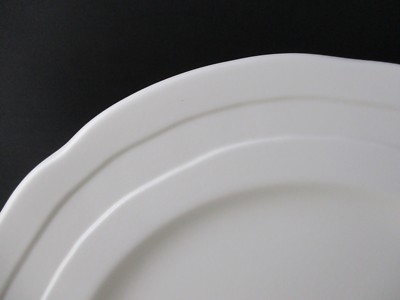 MICHAEL WAINWRIGHT COMO WHITE BREAD PLATE - 8 1/4