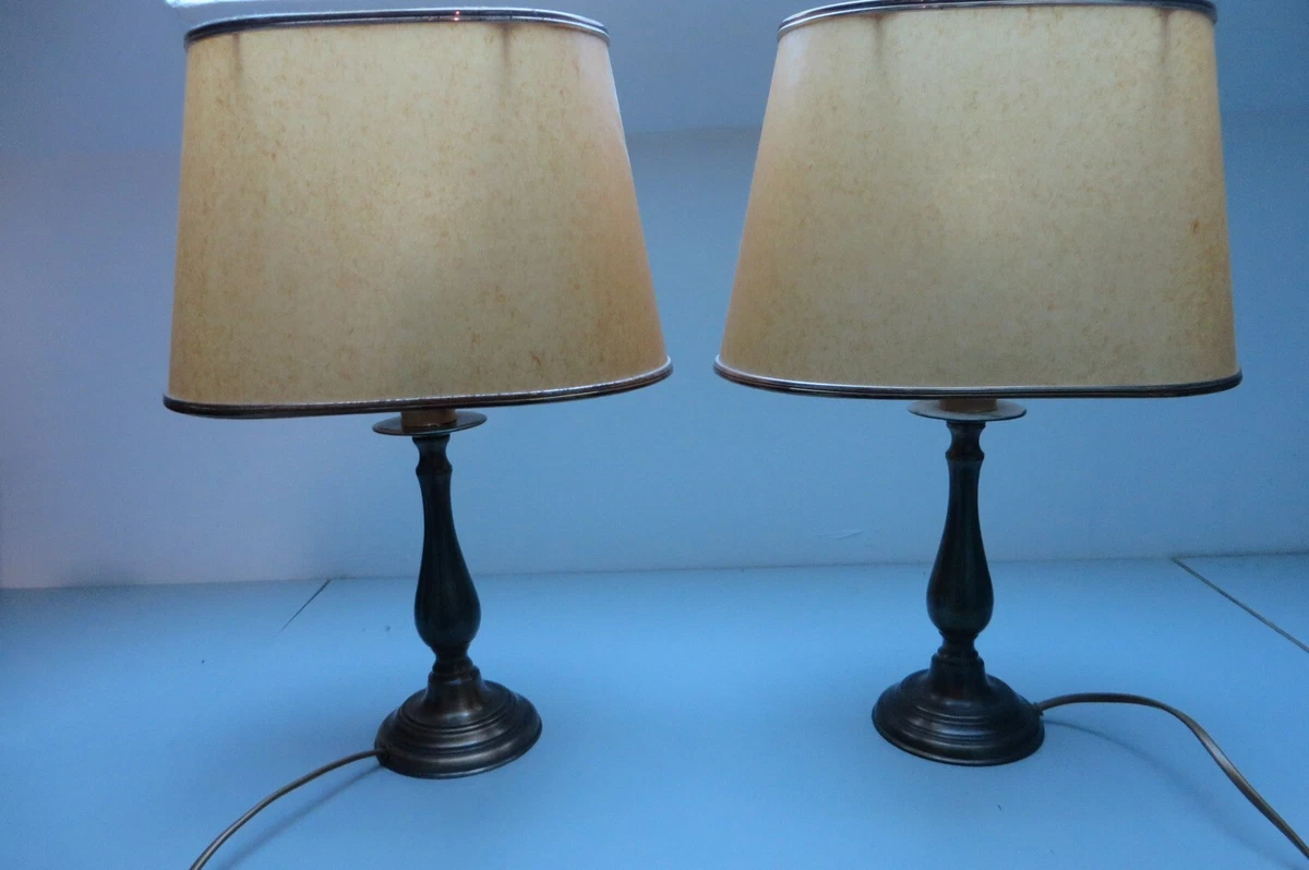 Lampe De Chevet Vintage – Pied En Bois, Abat-jour En Peau, Occasion