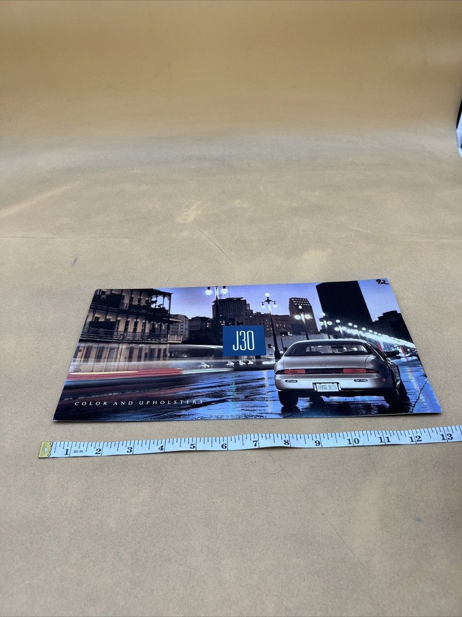 1992 INFINITI J30 COLOR AND UPHOLSTERY PAINT CHIP BROCHURE