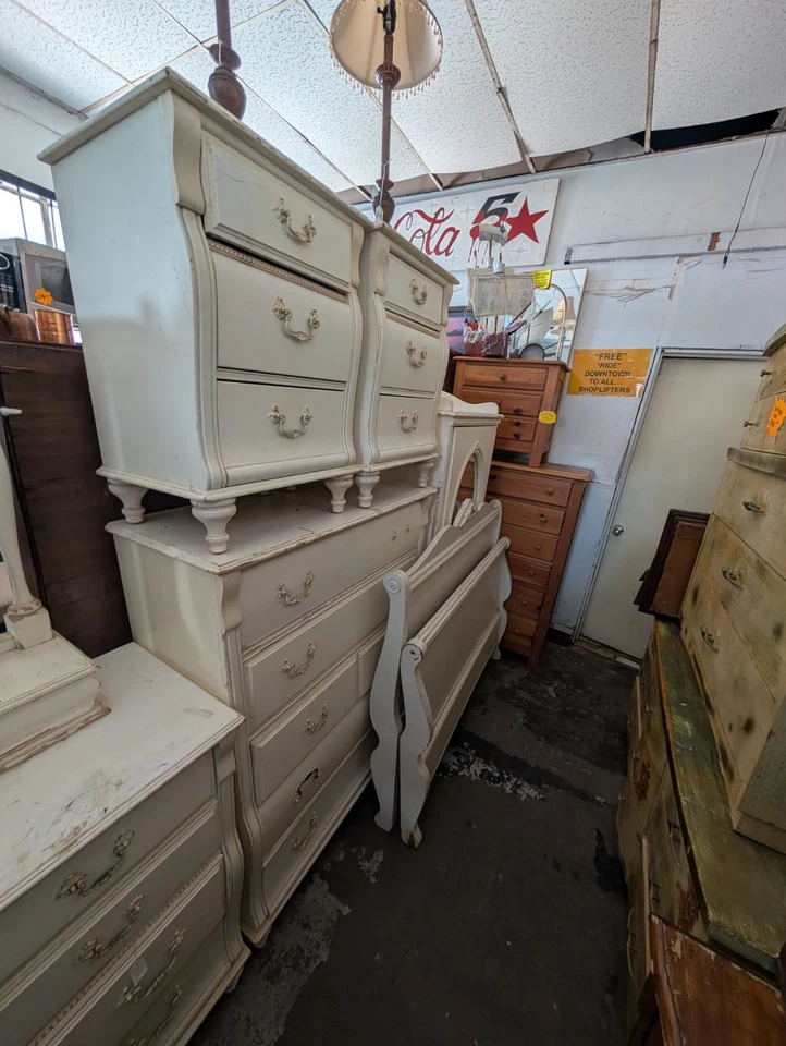 White Fine Furniture French Provincial 8-Pc Bedroom Set Full Headboard - Image 2 of 4