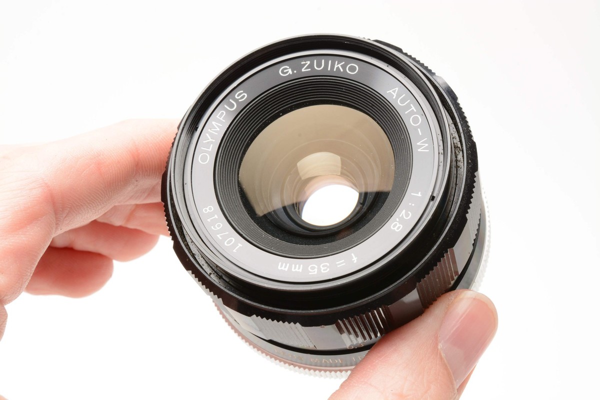 Olympus G.Zuiko Auto-W 35mm f2.8 wide lens for M42 Mount, case