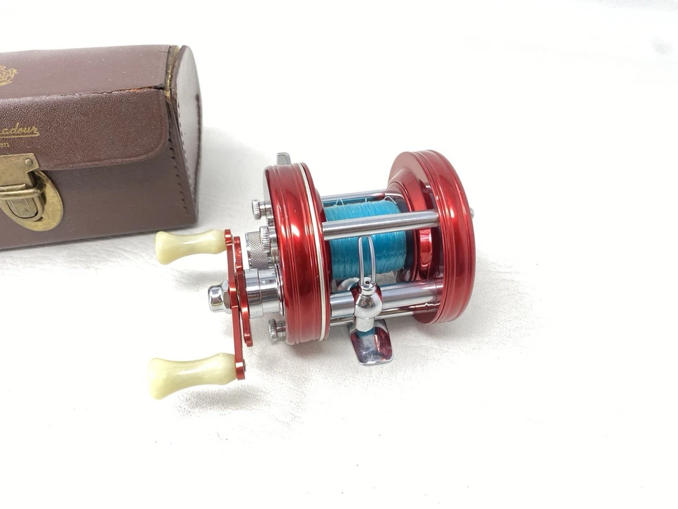 Abu Ambassadeur 5000 Reel 3 Screw Reel 718378 W/ Case & Parts EXCELLENT Cond.! - Image 4 of 4