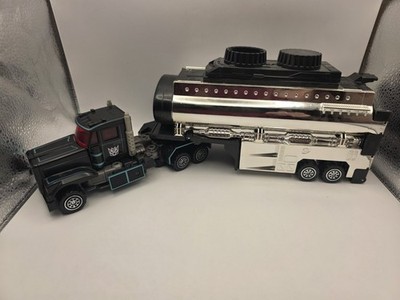 Hasbro Transformers Robots in Disguise Super Class Scourge Tanker Truck 2001