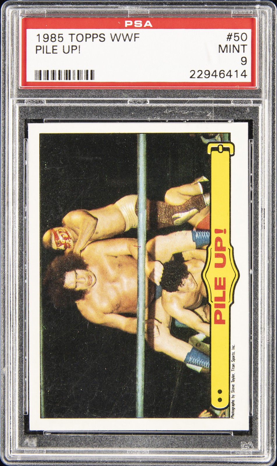 1985 TOPPS WWF #50 PILE UP! PSA 9