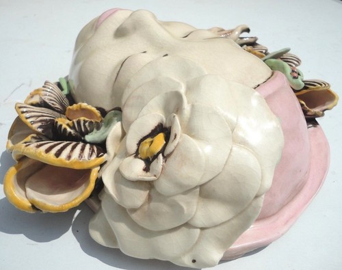 Maschera donna in ceramica intagliata con conchiglie arte scultorea di Jillian Barber. Raro - Foto 8 di 11