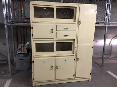 1940 S Kitchen Dresser In Good Original Condition Dressers