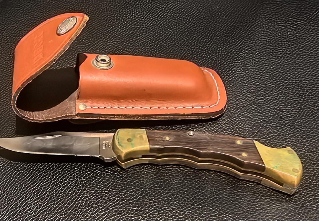 Buck Knife 112 X 1980s Vintage Holding Knife Leather Sheath Buck Knife 112 X 1980s Vintage Holding Knife Leather Sheath