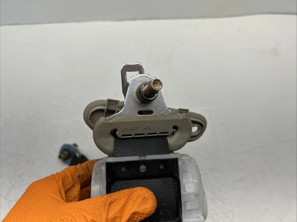 OEM REAR RIGHT SEAT BELT SEATBELT FOR 2003 2004 2005 2006 Infiniti G35 G081602 - Image 3 of 4